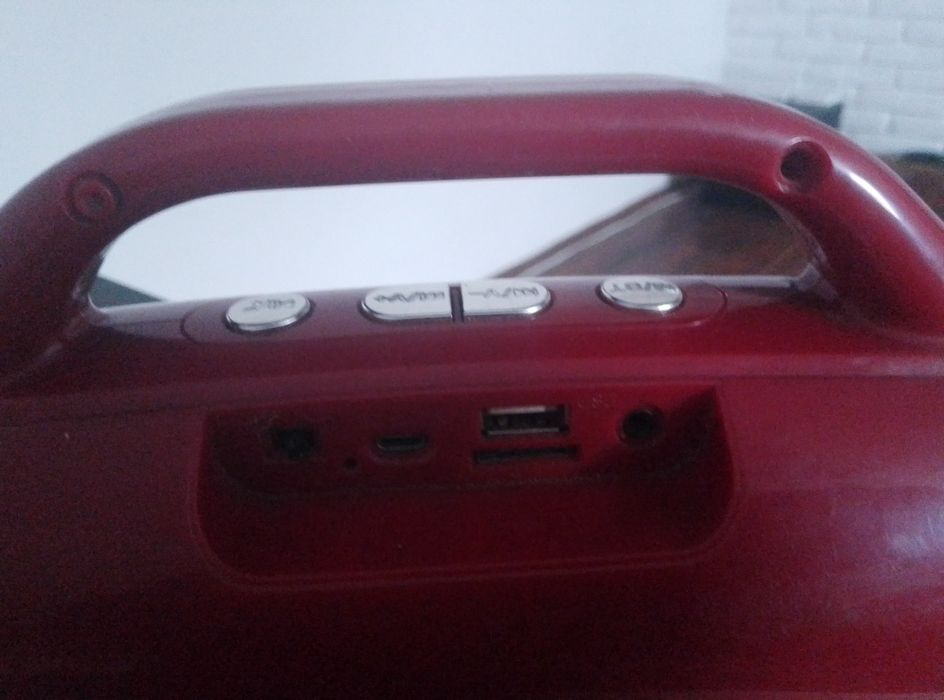 Продам блютуз колонку.