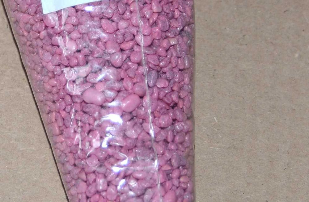 Piasek Grysik Dekoracyjny do Wazonów 350g Ciemny róż Grube ziarna
