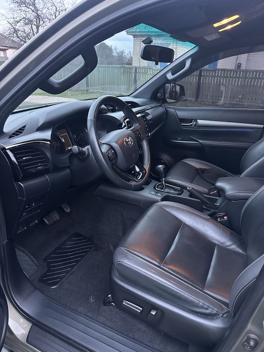 Toyota Hilux 2021 року, комлектації Legend