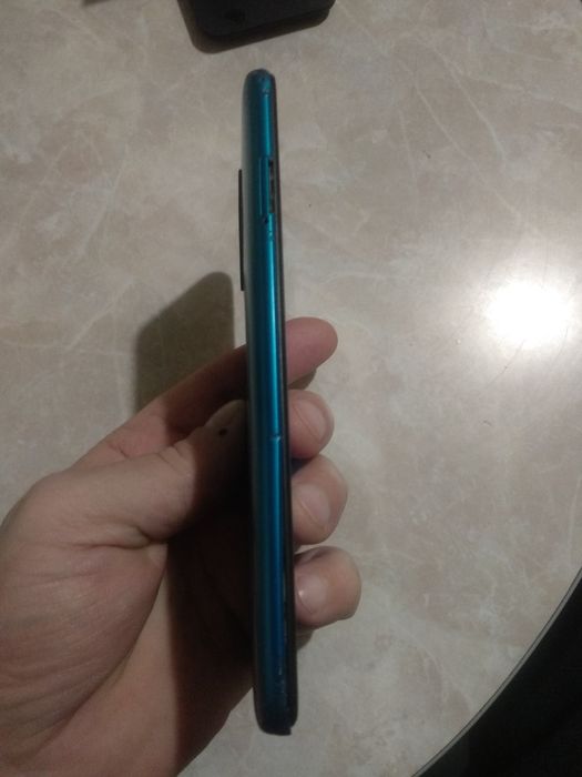 Redmi 9  полностью рабочий но с дефектами торг присутствует