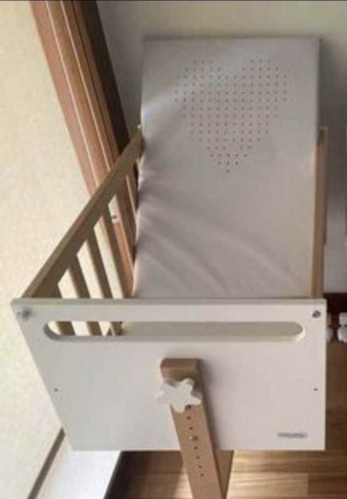 1 Mini berço MICUNA + roupa de cama + resguardo