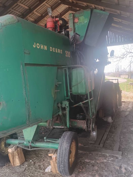 Продам комбайн , John Deere 330.