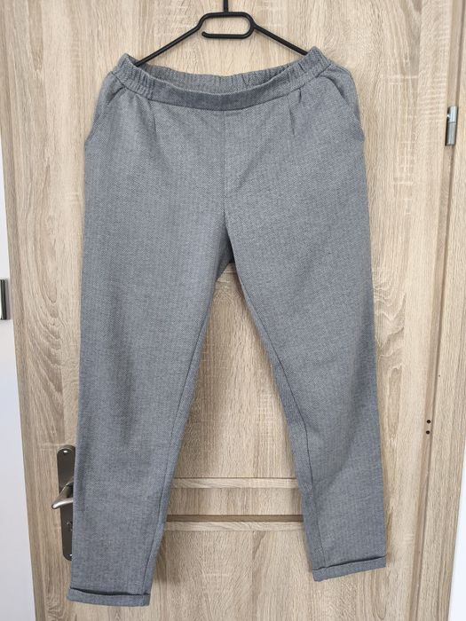 Szare spodnie w rozmiarze L