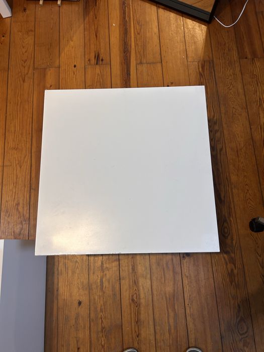 Mesa de apoio LACK (IKEA)