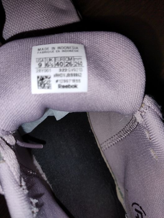 Продаются женские кроссовки REEBOK