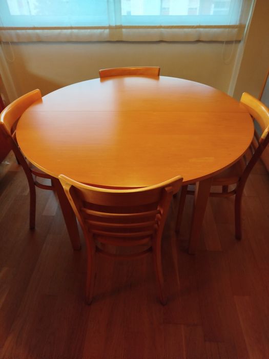 Mesa e 4 cadeiras em madeira de Faia