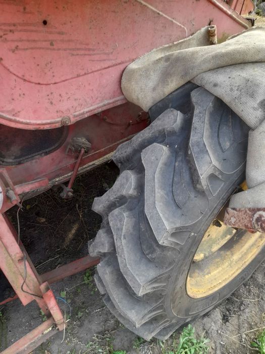 Продається комбайн Massey Ferguson на ходу,треба грохот. Колеса нові є