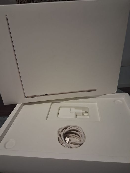 MacBook Air 15" M3 – Como Novo Bateria 100%