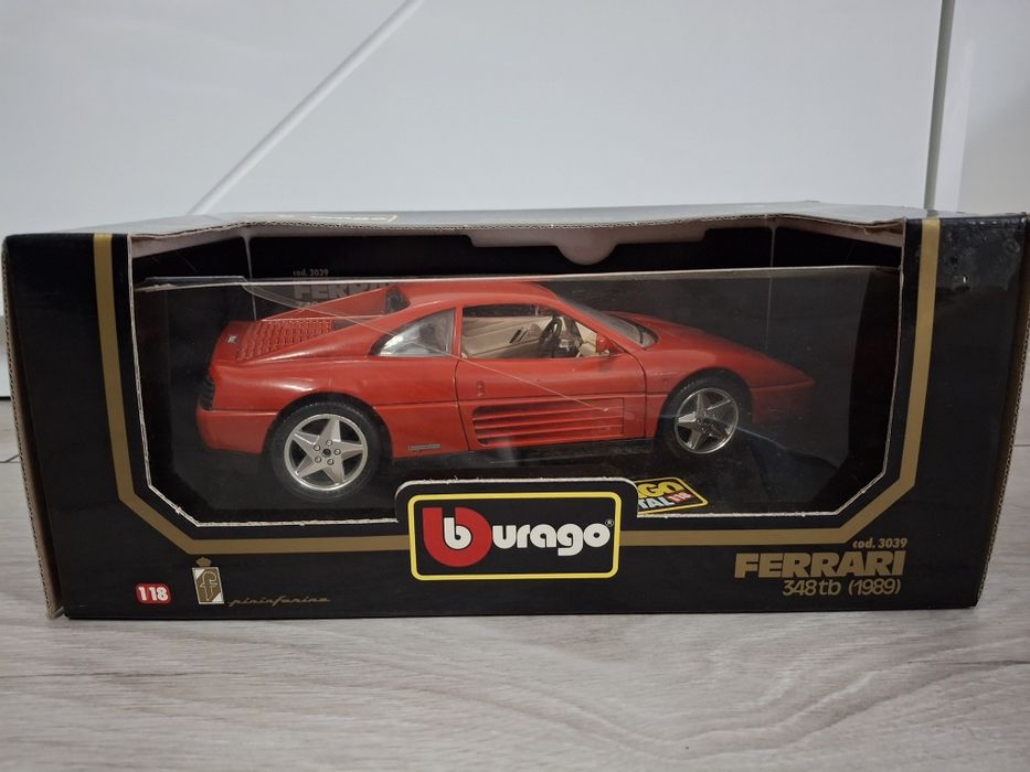 Album i samochód Kolekcjonerski Ferrari 348tb Bburago 1:18