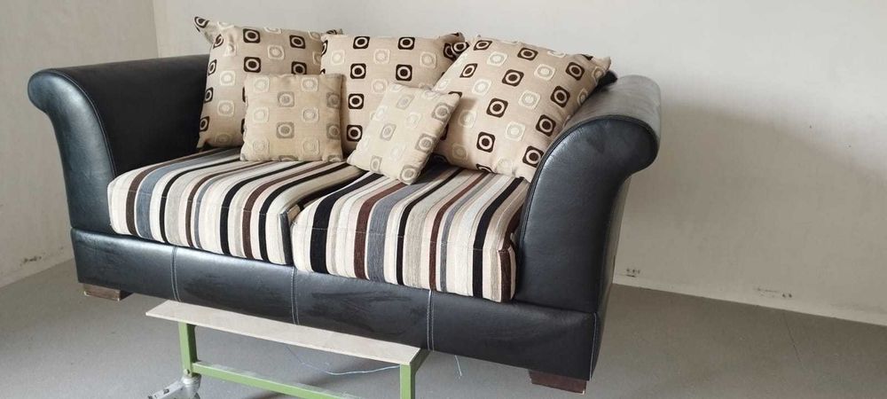 Sofa, kanapa z poduszkami
