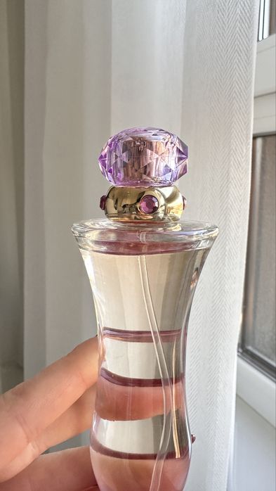 парфумована  вода Versace Woman від італійського модного дому Versace.