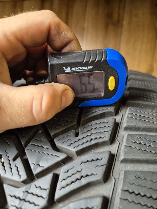 225/50/17 Dunlop para zima 6,5mm rok 17