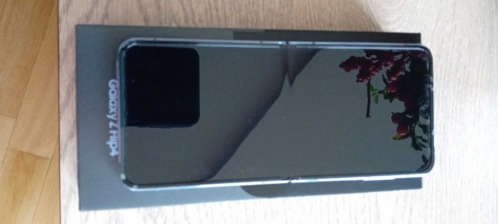 SAMSUNG Galaxy Z Flip 4 Jak Nowy