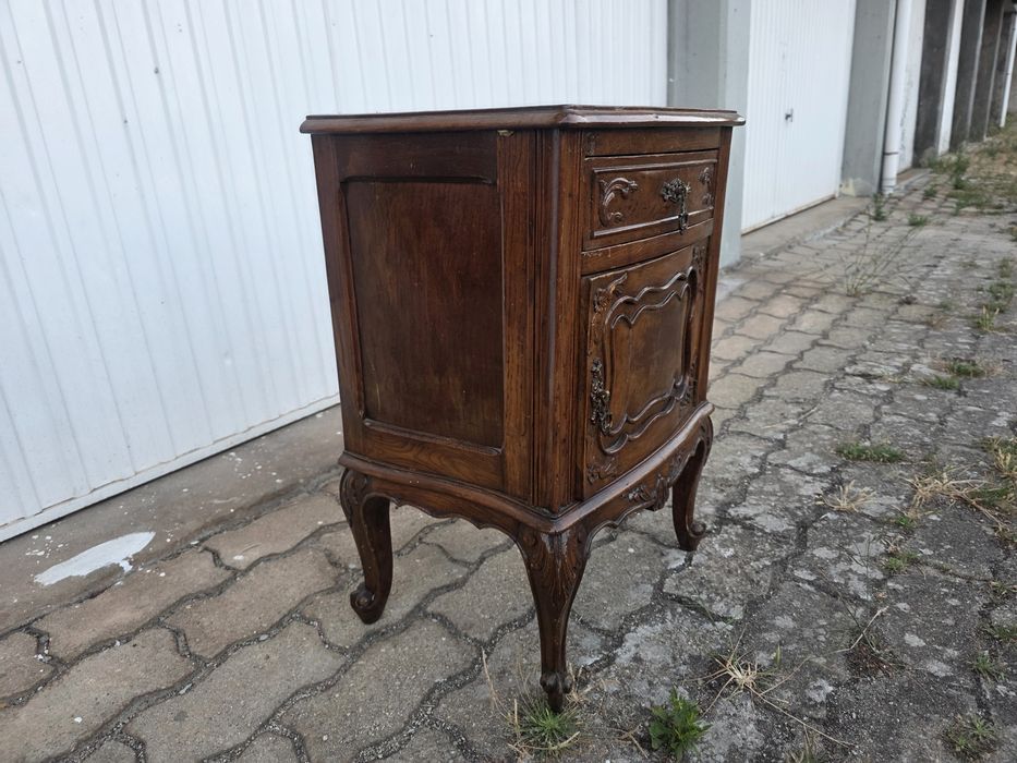 Mesinha de cabeceira