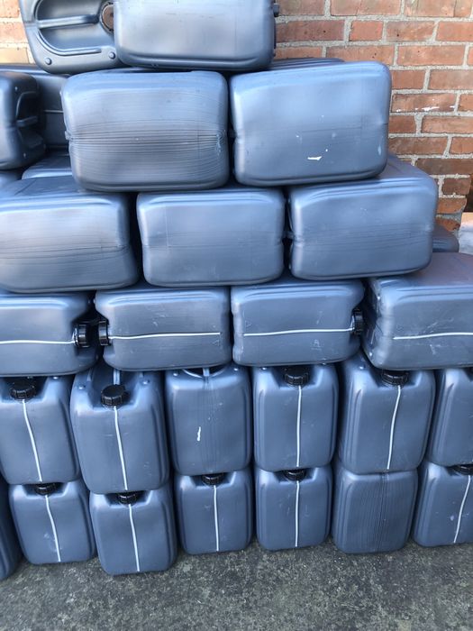 Каністри 20 літрів