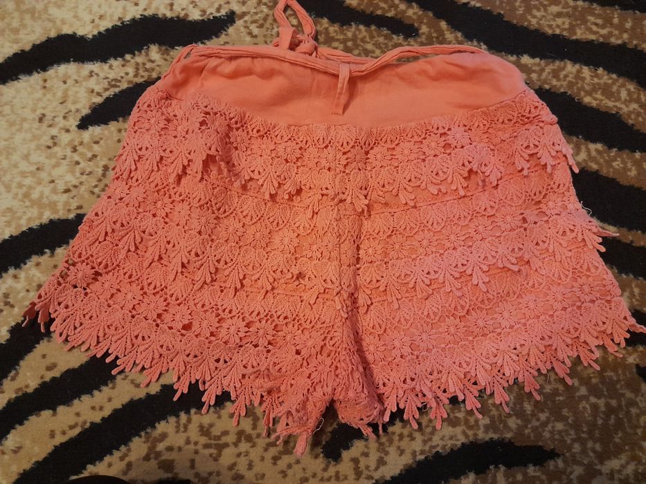 Spodenki koronkowe miętowe lub spodenki koronkowe koralowe włoskie SML