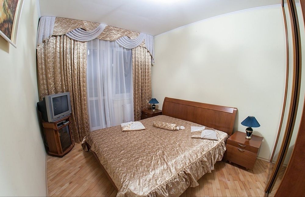 Площа Ринок, Погодинно Подобово Цілодобово