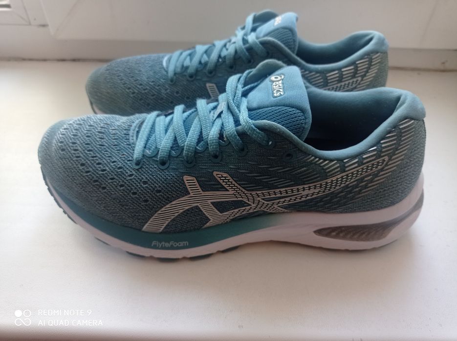 Кооссовки Asics   р - 39