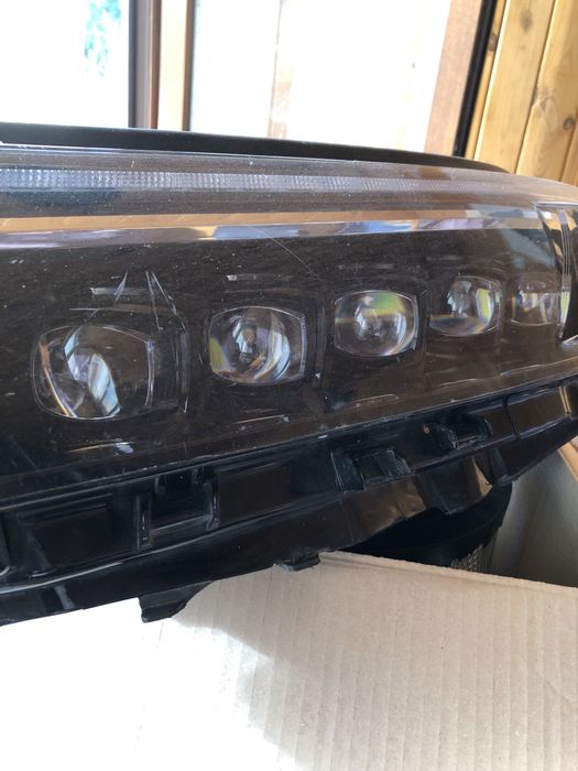 Продам  LED. Фару. Toyota Highlander