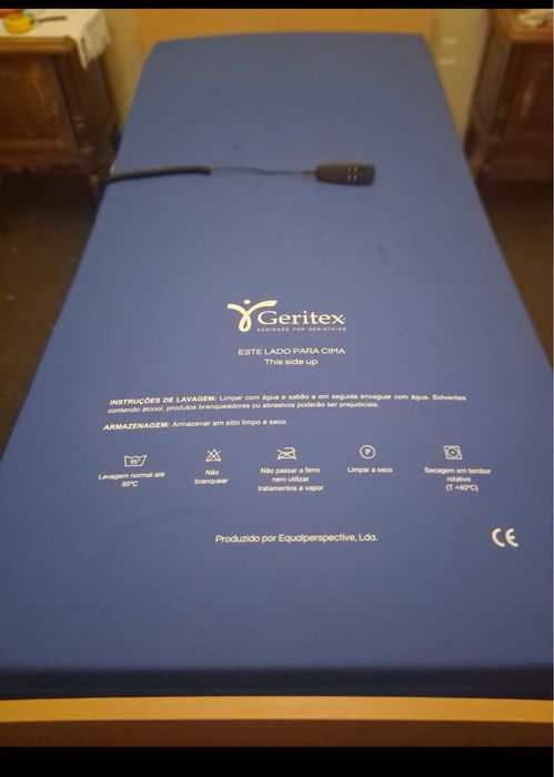 Cama articulada com colchão e comando