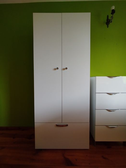 Witryna biała nowa