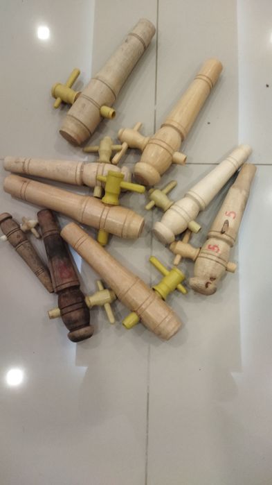 Torneira e rolhas em plastico