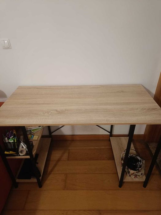 Secretária Aço e aglomerado de melamina