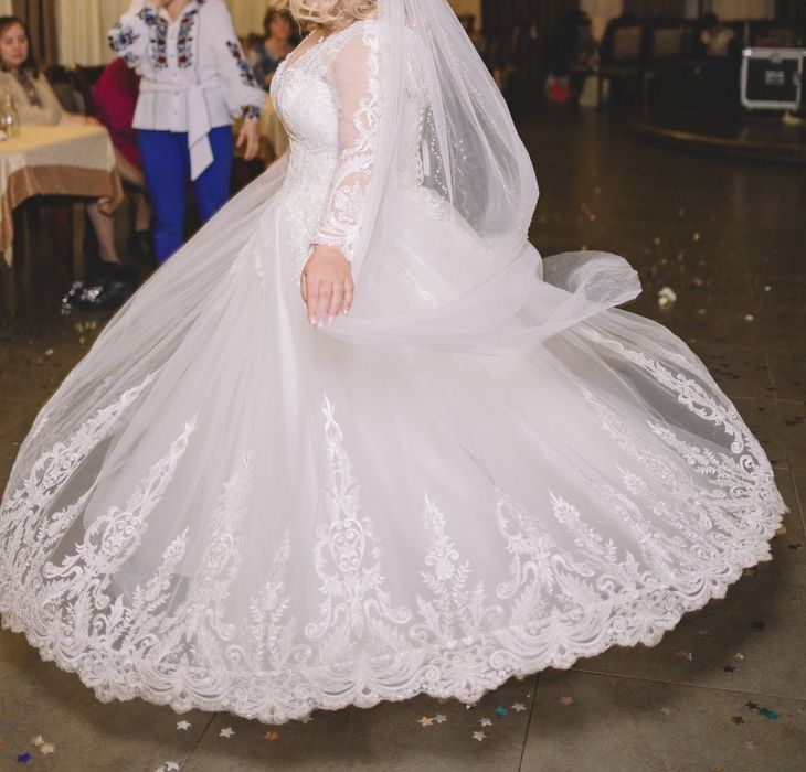 Продам ніжну неймовірно весільну сукню в наявності дуже неймовірна