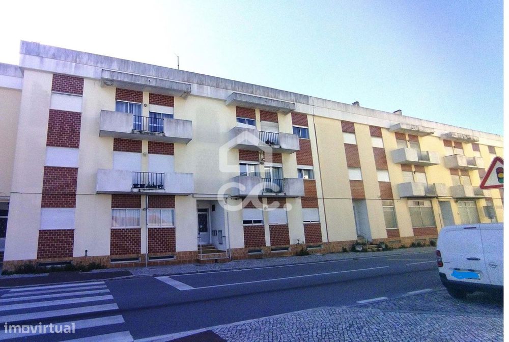 Apartamento tipo T-3 em zona central da cidade. — Marinha Grande, Leiria