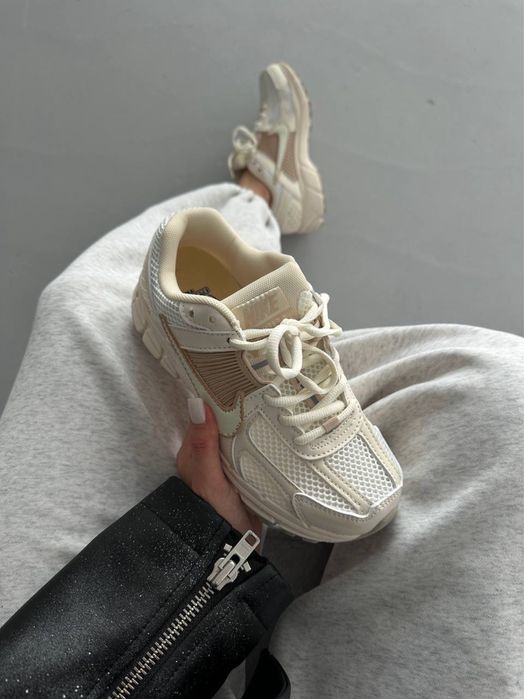 Ідеальні Жіночі спортивні кросівки NIKE ZOOM VOMERO 5 BEIGE ICE CREAM