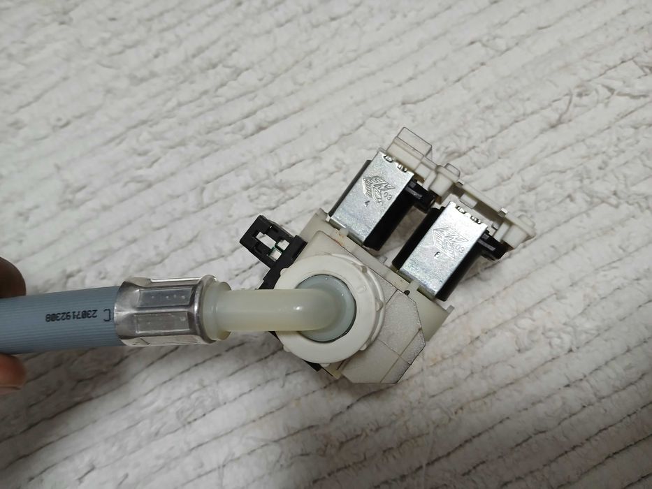 Válvula solenóide de 2 vias. Máquina de lavar Bosch, Siemens, Balay
