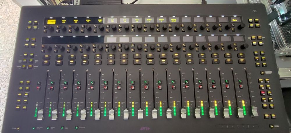 Avid S3 Controller for Pro Tools447392307416944641