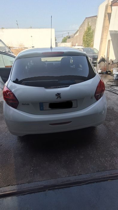 Peugeot 208 style1.200 VTI 84cv
2018
gasolina