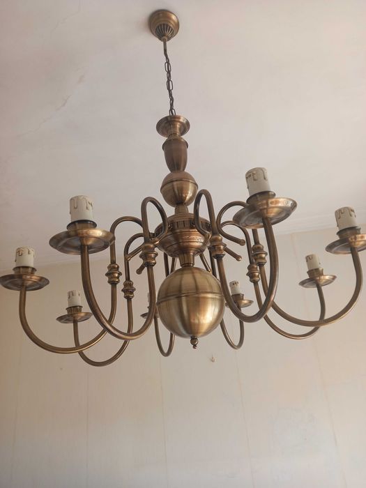 Candeeiro de teto em latão em muito bom estado