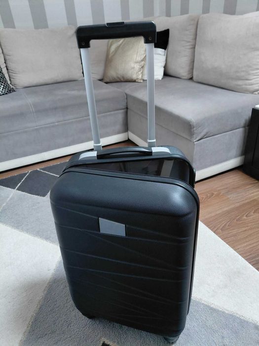 Walizka, średnia samolotowa, na kółkach