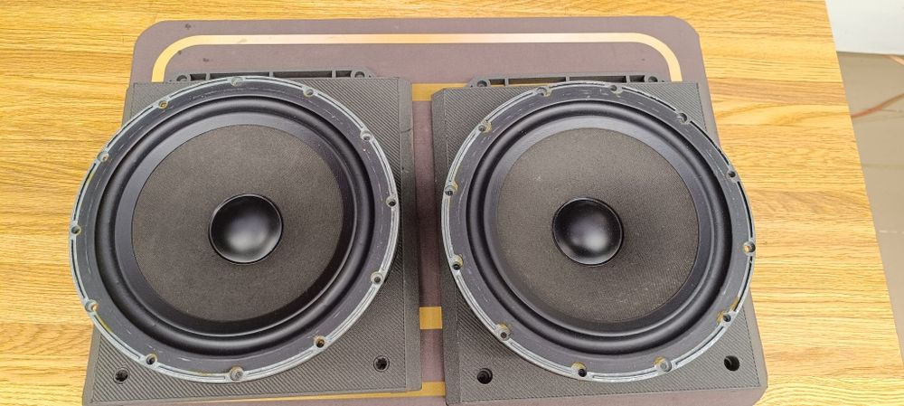 НЧ- динаміки  B&W (207мм по корзині)