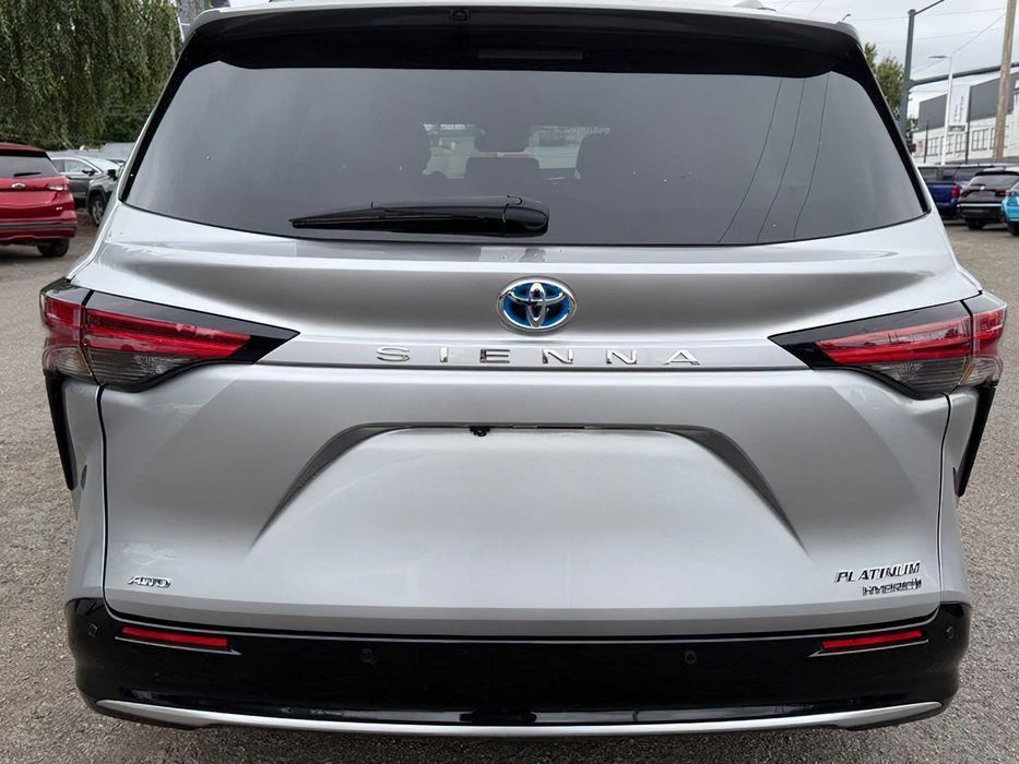 Toyota Sienna Platinum 7-Passenger      2023