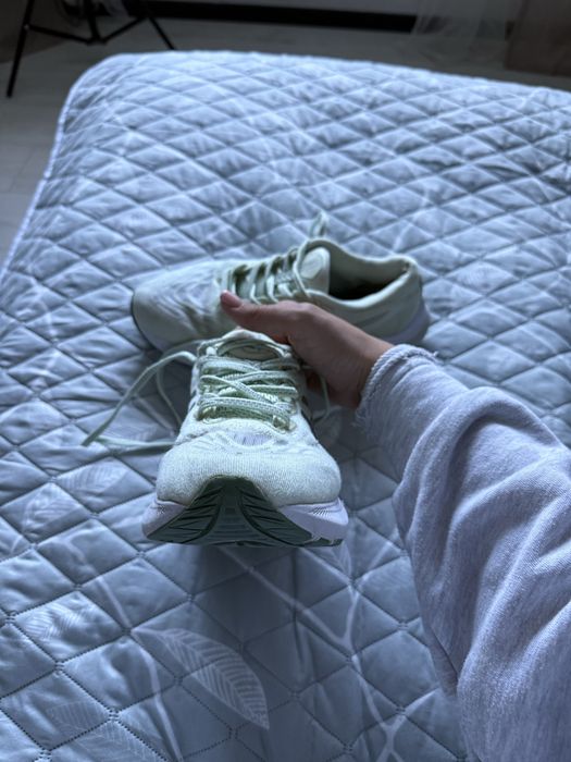 Кросівки жіночі, asics