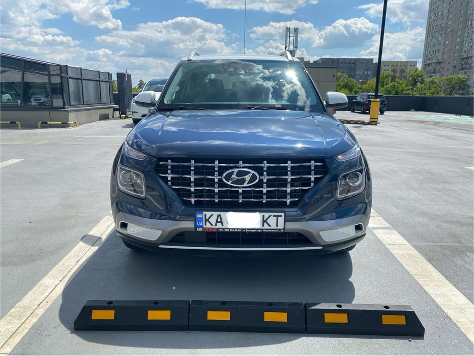 Hyundai.  VENUE    1.6