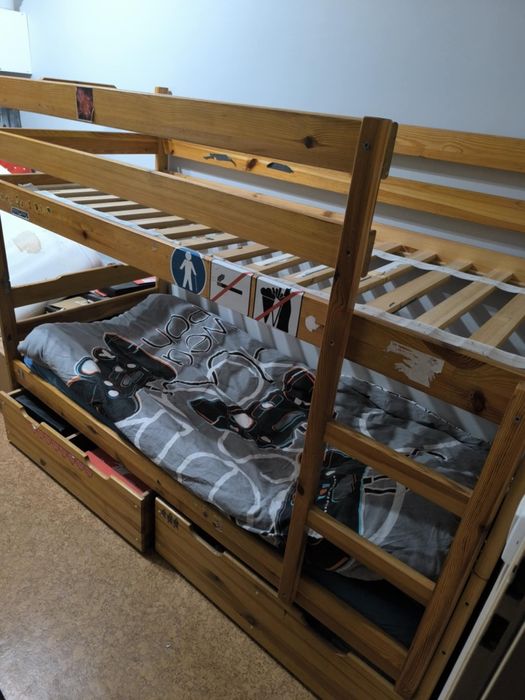 Łóżko piętrowe drewniane