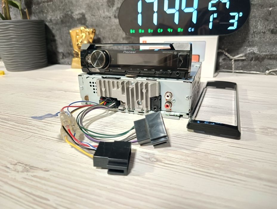 Pioneer deh-S31BT (Процесорний)