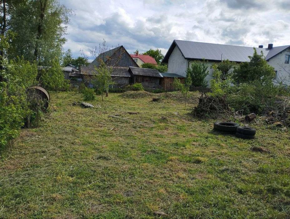 Земельна ділянка з будинком та с/г будівлямии