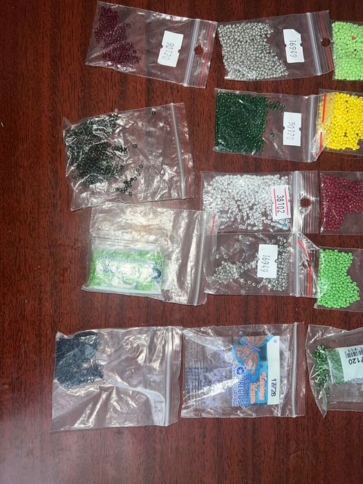 Бісер, різні кольори, фірми