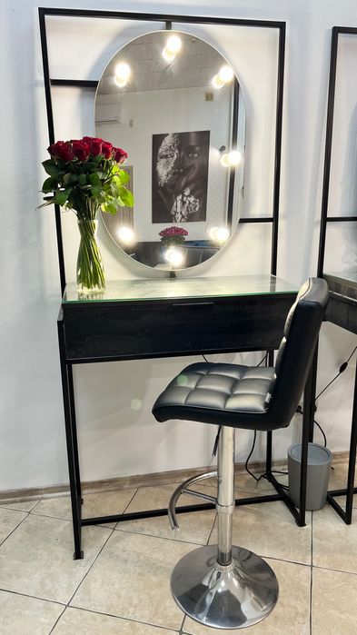 Оренда робочого місця бровиста; візажиста