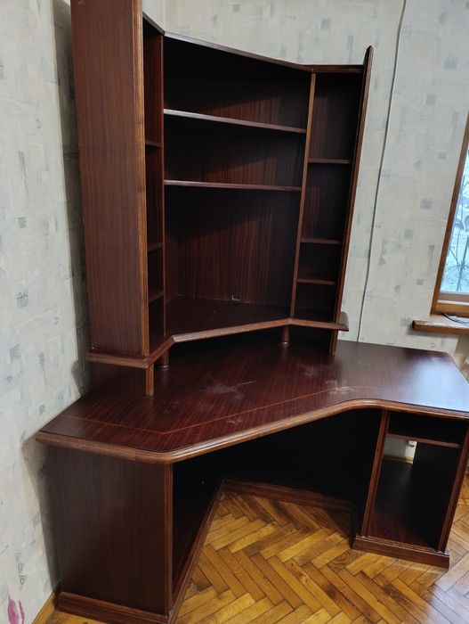 Продам стол компьютерный угловой