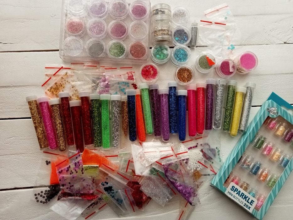 Zestaw brokatów i ozdób