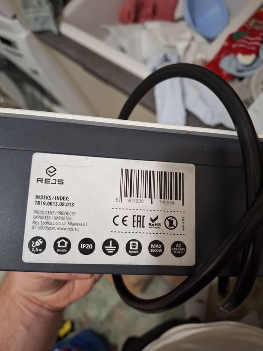 Gniazdo potrójne chowane w blat nadblatowe gniazdo wpuszczane białe