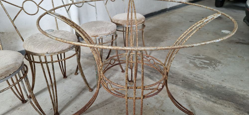 Conjunto mesa e 4 cadeiras