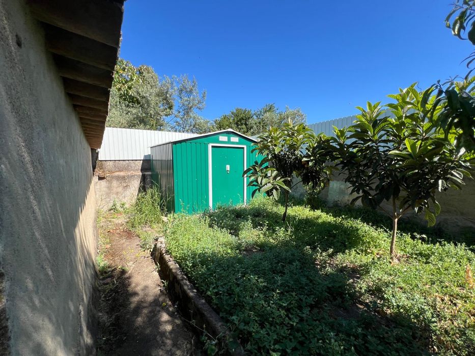 Garagem/Armazem  com WC e quintal