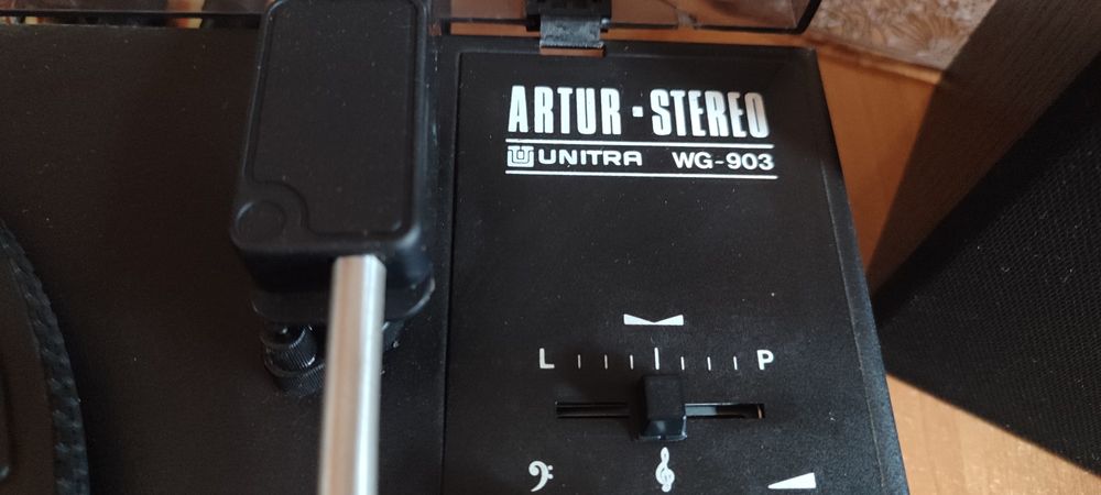 Gramofon Unitra WG- 903 Artur z drewnianymi kolumnami, sprawny poniżej